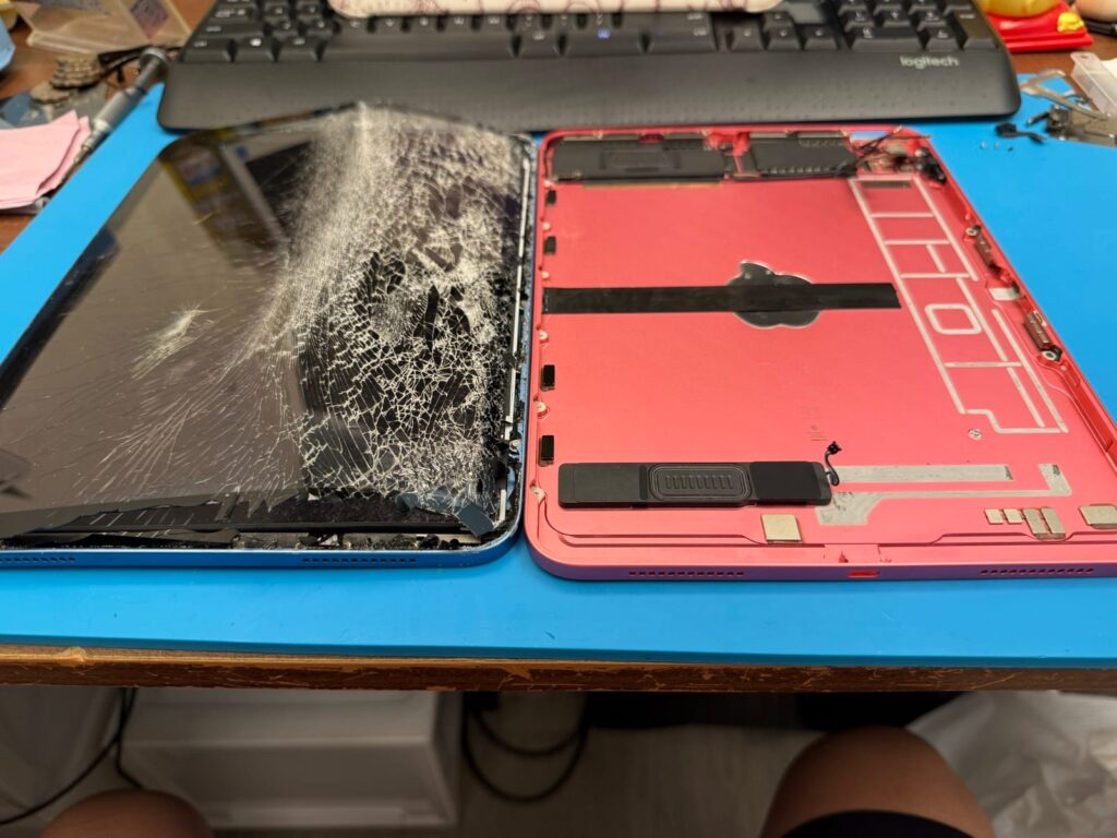 iPad 10 代破裂屏幕組件與紅色替換邊框的維修過程
