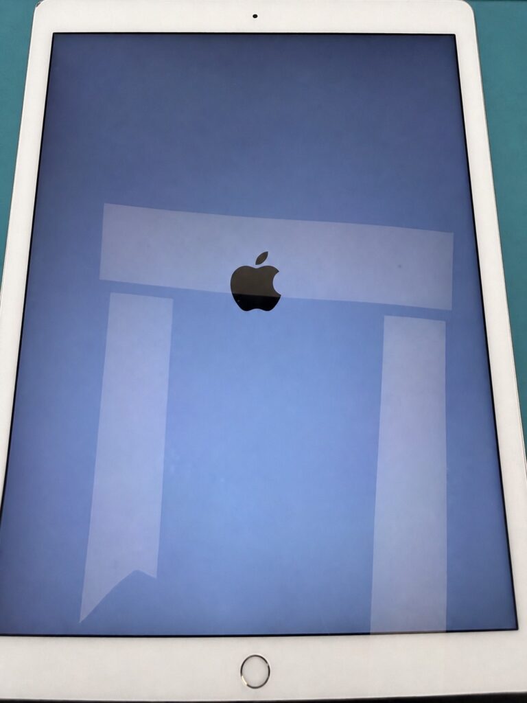 iPad Pro 12.9 第一代完成電池維修後開機測試
