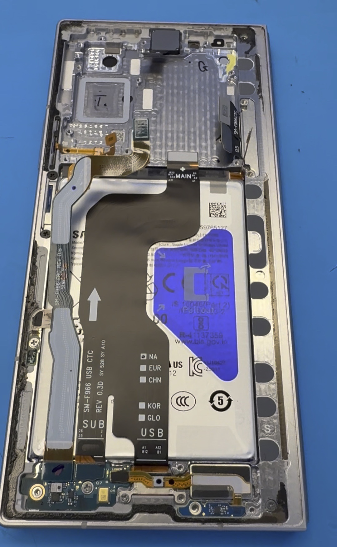 Samsung Galaxy Z Fold7 內屏更換時的下方接口組件