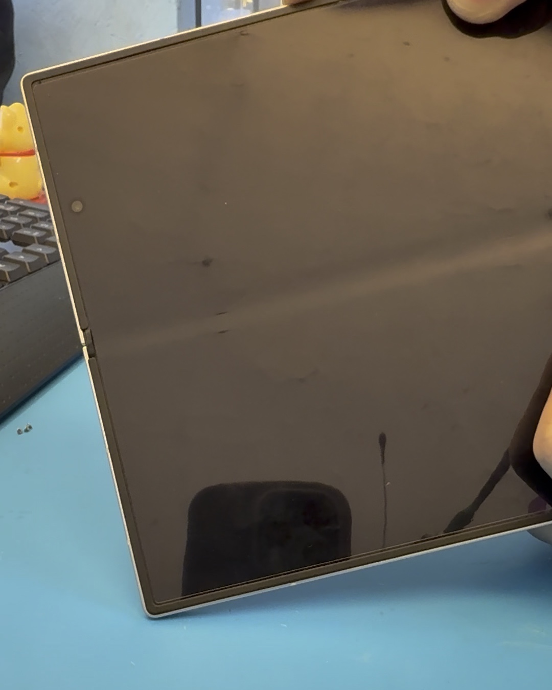 Samsung Galaxy Z Fold7 更換後內屏未亮屏的外觀